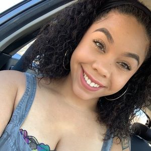 Meet your Posher, Kayla